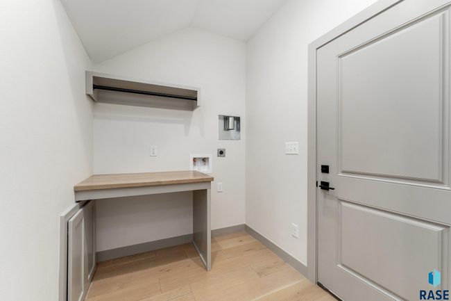 8611 W Shoreline Pl, Townhouse with 3 bedrooms, 3 bathrooms and null parking in Sioux Falls SD | Image 9