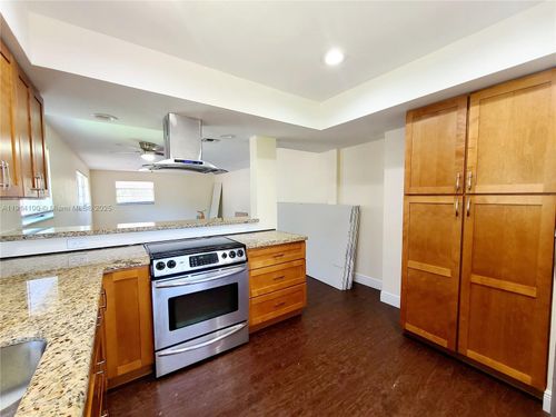 b-511 Sw 15th St, Fort Lauderdale, FL, 33315-1765 | Card Image