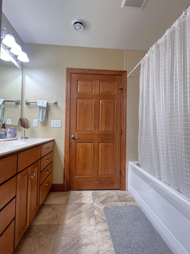 17216 County Road 5 Nw, House other with 5 bedrooms, 4 bathrooms and null parking in New London MN | Image 65