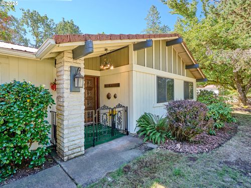 940 Sw Main Ave, Mill City, OR, 97360-0119 | Card Image