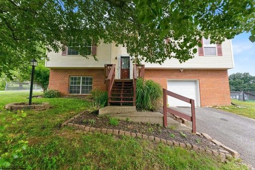 32 Woodside Ln, Bridgeport, WV, 26330-7674 | Card Image
