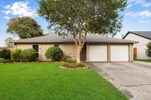 17603 Point Comfort Ln, Webster, TX, 77598-3234 | Card Image