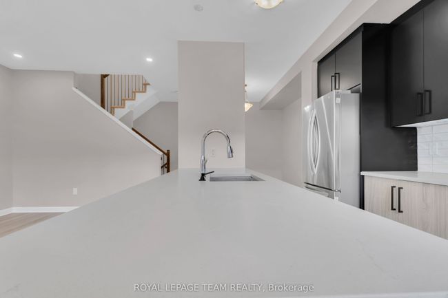 736 Cashmere Terr, House attached with 3 bedrooms, 4 bathrooms and 1 parking in Ottawa ON | Image 21