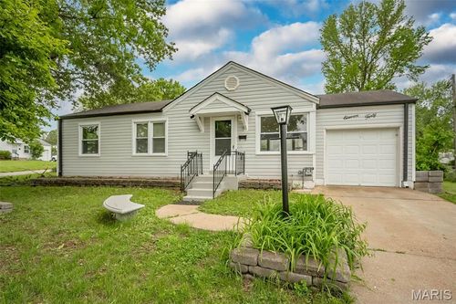 1140 Nectar Dr, Saint Louis, MO, 63137-2227 | Card Image