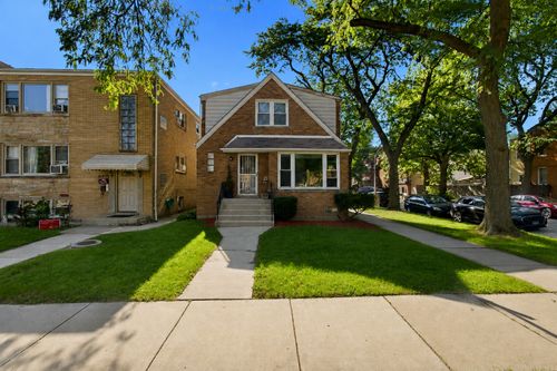 3858 N Sawyer Ave, Chicago, IL, 60618-4422 | Card Image