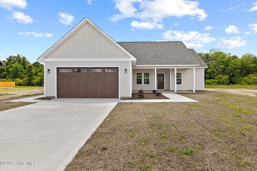 402 Wade Dr, Richlands, NC, 28574-7483 | Card Image