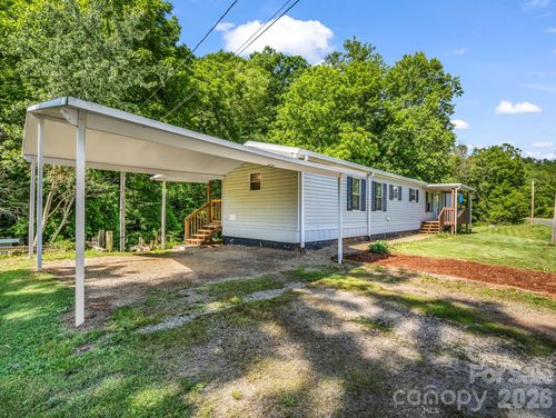 8 Don Felmet Rd, Leicester, NC, 28748-7435 | Card Image