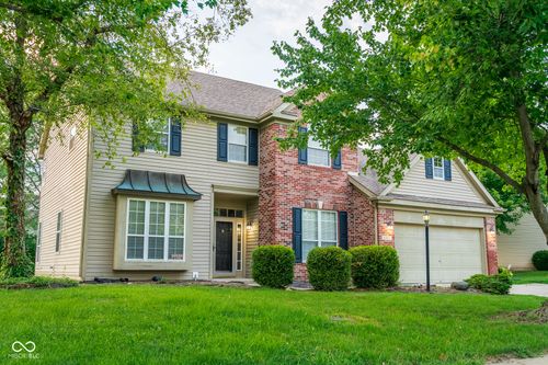 8302 Crystal Pointe Ln, Indianapolis, IN, 46236-8177 | Card Image