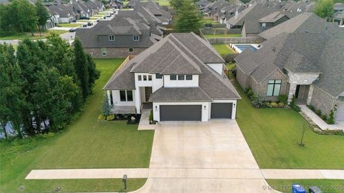 6909 S Willow Ave, Broken Arrow, OK, 74011-1665 | Card Image