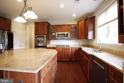 5569 Jamisons Farm Dr, WARRENTON, VA, 20187-7279 | Card Image