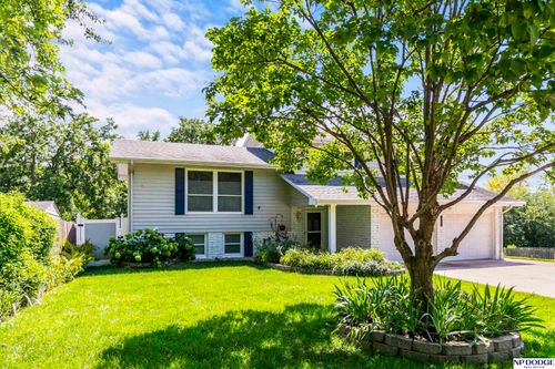 10517 Nicholas St, Omaha, NE, 68114-2033 | Card Image