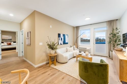 apt-427-431 Main St, East Orange, NJ, 07018-3647 | Card Image