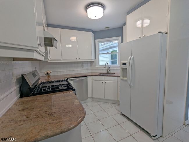22 Arthurs Ct, Townhouse with 3 bedrooms, 2 bathrooms and null parking in Berkeley Heights NJ | Image 6