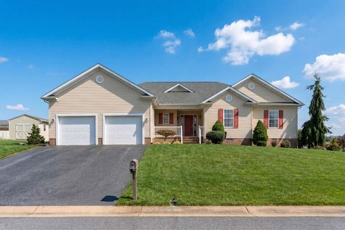 800 Waterton St, STAUNTON, VA, 24401-4093 | Card Image