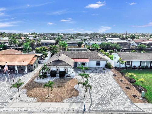 6511 Santiago Ct, APOLLO BEACH, FL, 33572-2111 | Card Image