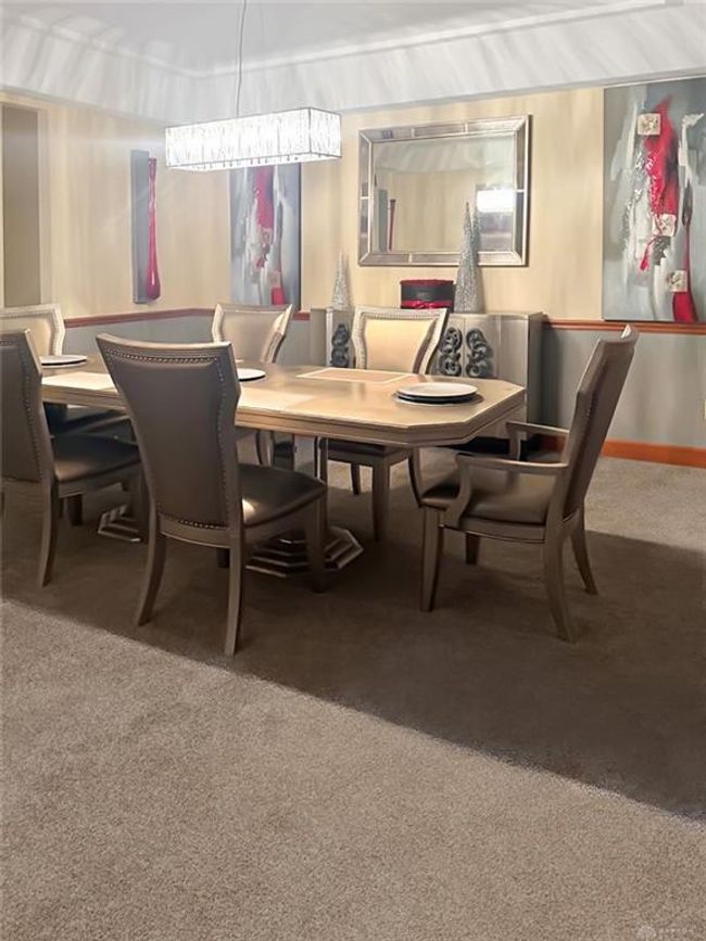 Formal Dining Room | Image 11