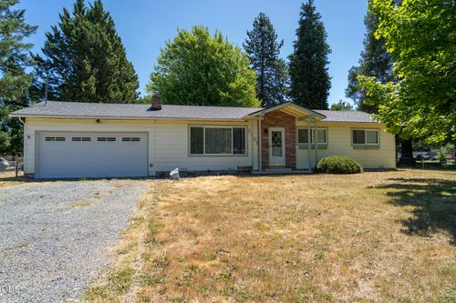 1921 Regina Way, Grants Pass, OR, 97527-5758 | Card Image