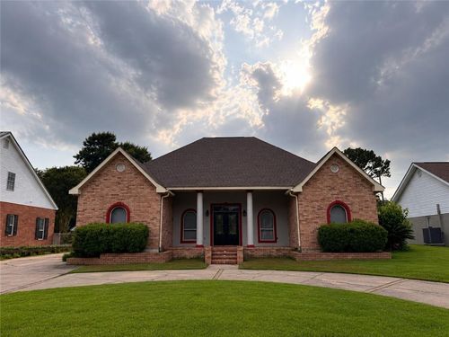 220 Surrey Dr, La Place, LA, 70068-5219 | Card Image