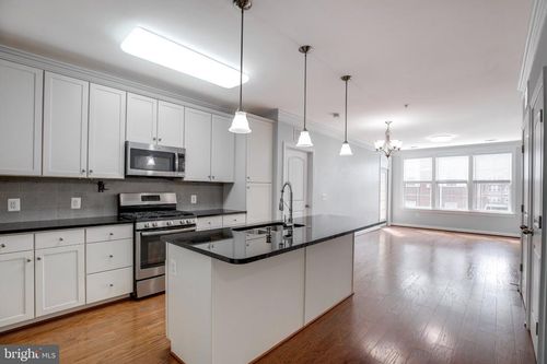 305-13723 Neil Armstrong Ave, HERNDON, VA, 20171-4133 | Card Image
