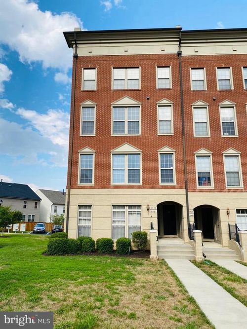 7901 Crescent Park Dr, GAINESVILLE, VA, 20155-1570 | Card Image