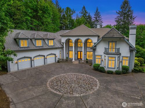 22135 Se 134th St, Issaquah, WA, 98027-8539 | Card Image