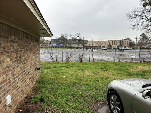 210 W 4th St, Irving, TX, 75060-4007 | Card Image