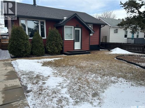 891 Cartier Ave, Moose Jaw, SK, S6H1L9 | Card Image