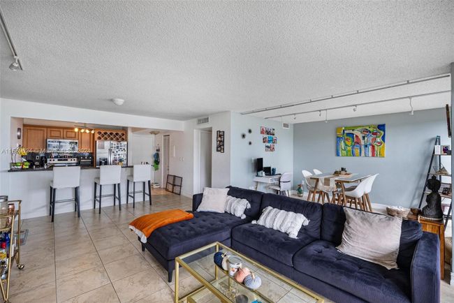 311 - 600 Ne 36th St, Condo with 2 bedrooms, 1 bathrooms and null parking in Miami FL | Image 11