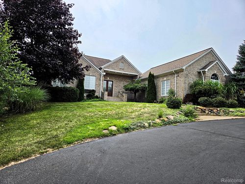 9360 Oakmont Dr, Clarkston, MI, 48348-3573 | Card Image