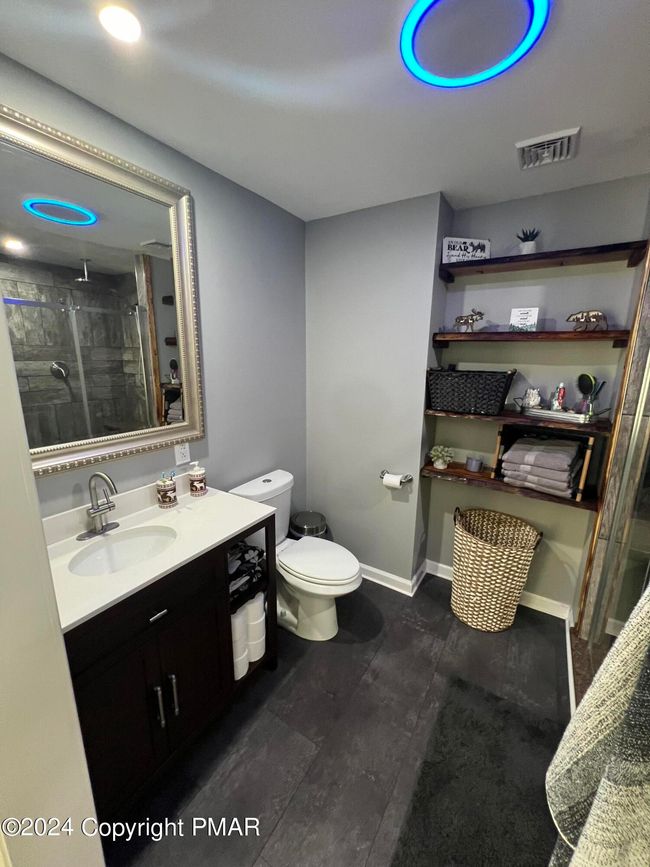 Primary Bathroom | Image 17