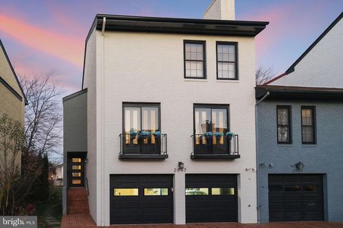 2047 N Abingdon St, Arlington, VA, 22207-2209 | Card Image