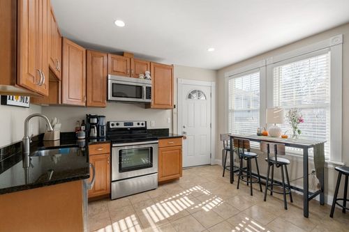 1-76 Taft Ave, Newton, MA, 02465-1351 | Card Image