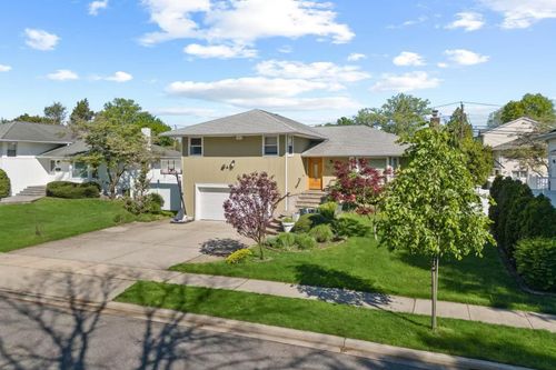 103 Birchwood Park Dr, Jericho, NY, 11753-2258 | Card Image