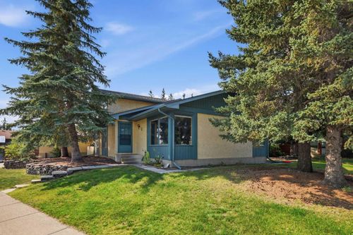 5 Glenwood Cres, Cochrane, AB, T4C1H4 | Card Image