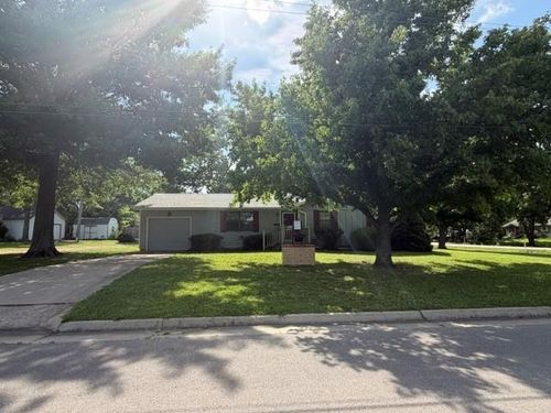 904 S 6th St, Burlington, KS, 66839-2012 | Card Image