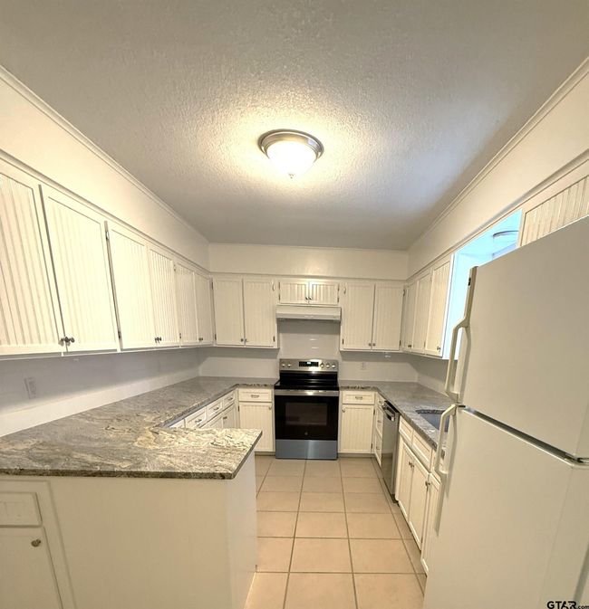 13675 Maple Dr, House other with 3 bedrooms, 2 bathrooms and null parking in Tyler TX | Image 9