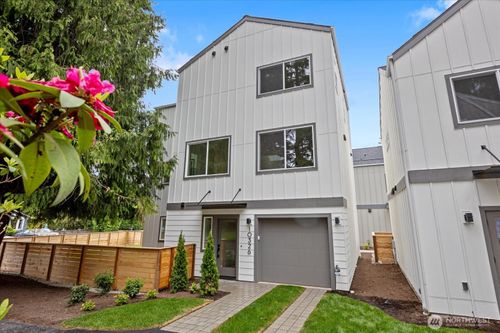 10326 Ashworth Ave N, Seattle, WA, 98133-9410 | Card Image