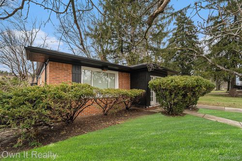 19147 Redfern St, Detroit, MI, 48219-1854 | Card Image