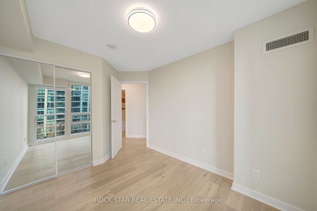 905 - 18 Harbour St, Condo with 2 bedrooms, 2 bathrooms and 1 parking in Toronto ON | Image 21