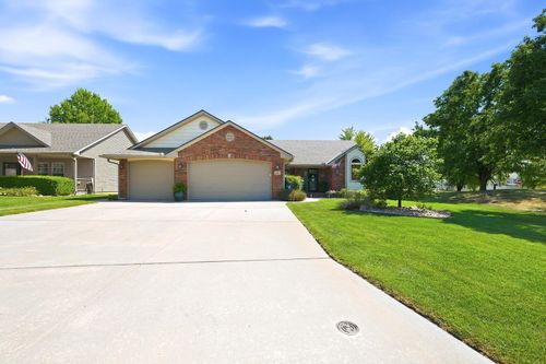 601 Stone Gate Cir, Augusta, KS, 67010-2390 | Card Image