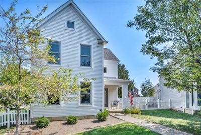 View of front facade with a front lawn | Image 2