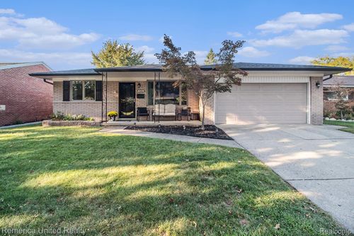 33040 Allen St, Livonia, MI, 48154-4100 | Card Image