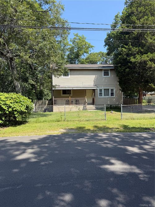 59 Norfleet Ln, Coram, NY, 11727-4039 | Card Image