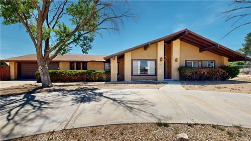 20061 Seneca Rd, Apple Valley, CA, 92307-5593 | Card Image