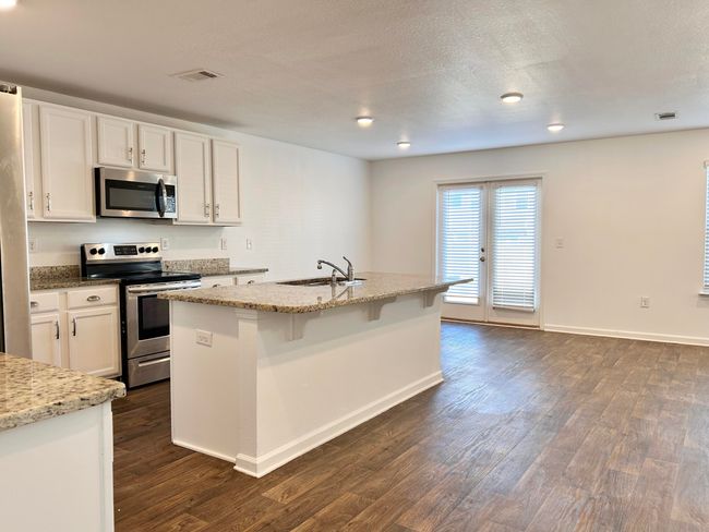 8 Kitchen | Image 9