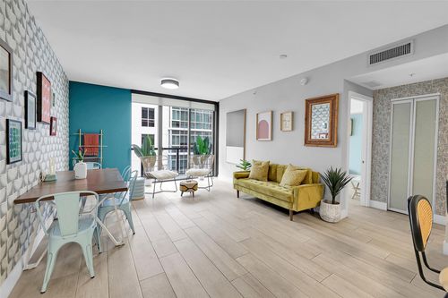 602-201 Sw 17th Rd, Miami, FL, 33129-1356 | Card Image