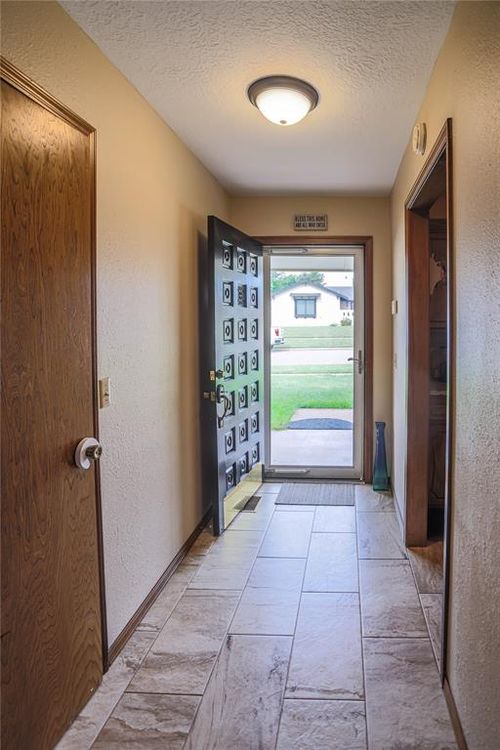 1010 Stonegate St, Weatherford, OK, 73096-5804 | Card Image