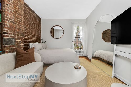 4d-425 E 78th St, New York, NY, 10075-1619 | Card Image