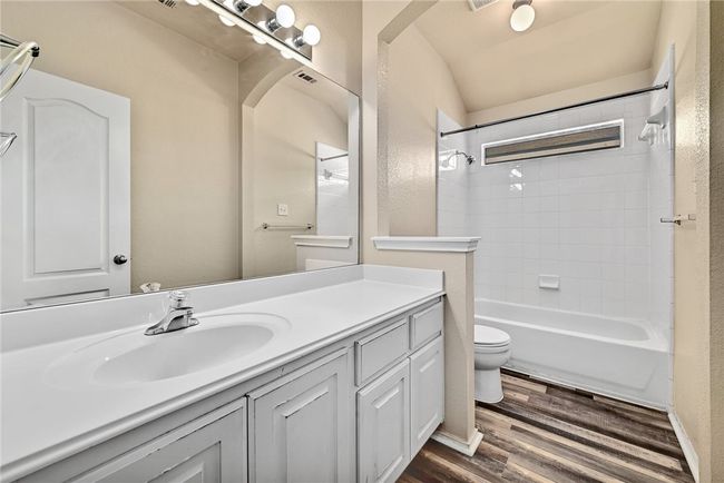 Shared upstairs bathroom | Image 27