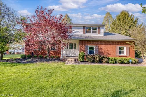 3020 Thunderbird Dr, Poland, OH, 44514-2711 | Card Image